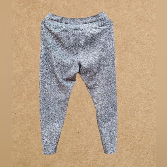 Lululemon Women’s jogger, size 6, great condition, no tear, rips, stains. - Picture 2 of 5